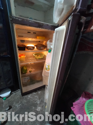 সার্ফ ফ্রিজ